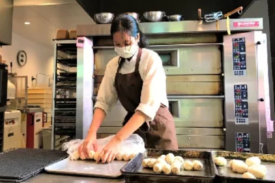 Alternative view of Tuyển 10 nữ làm bánh mì 09 2024